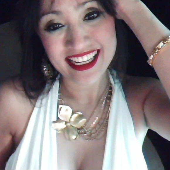 Meet your Posher, CrystalCharmz - Picture 1 of 8